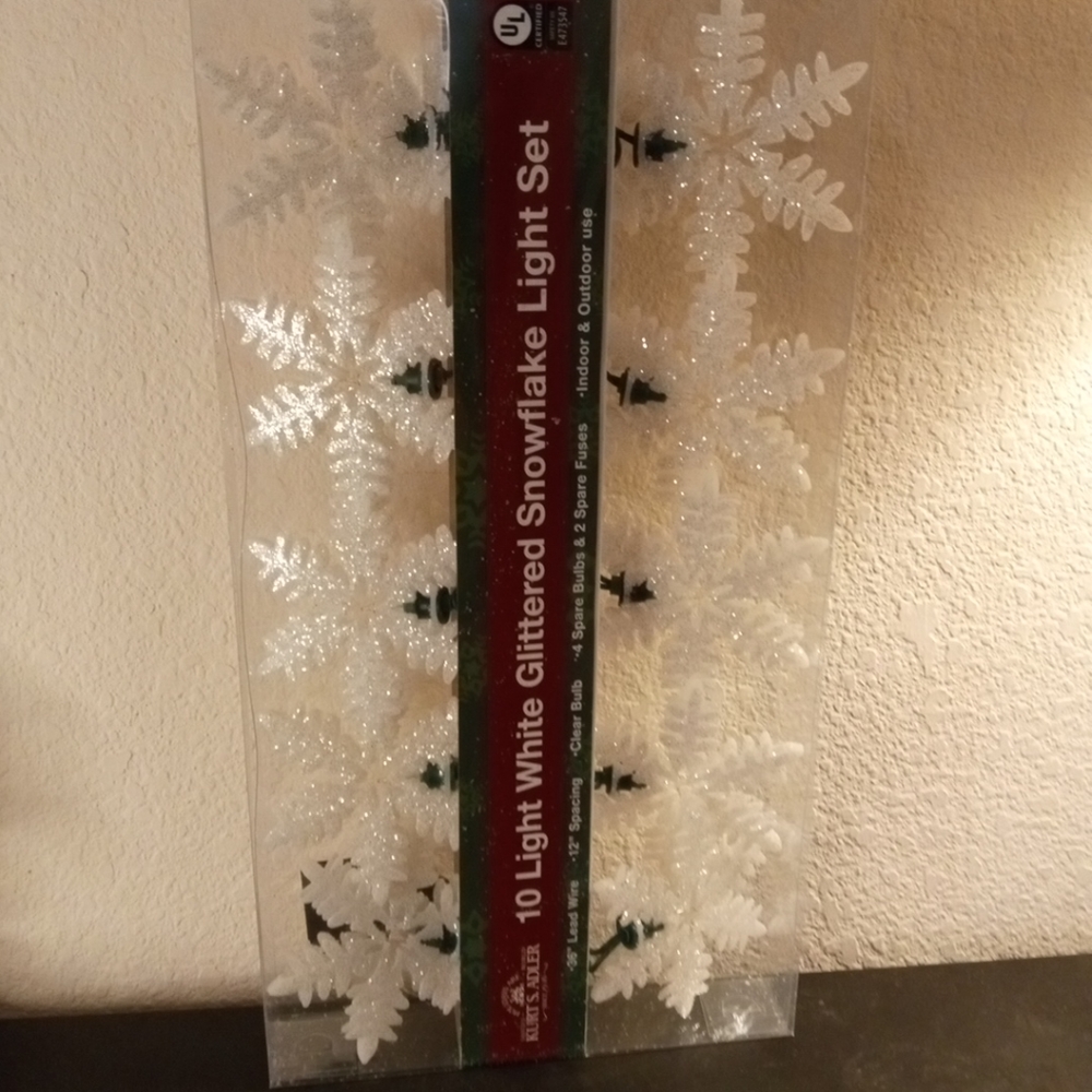 GORGEOUS NEW IN BOX Kurt Adler 10 Glittered Snowflake Light Set.